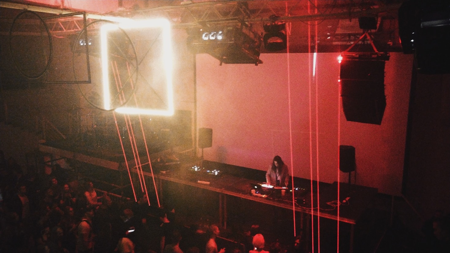 Wie visuelle Ästhetik Musik transformiert